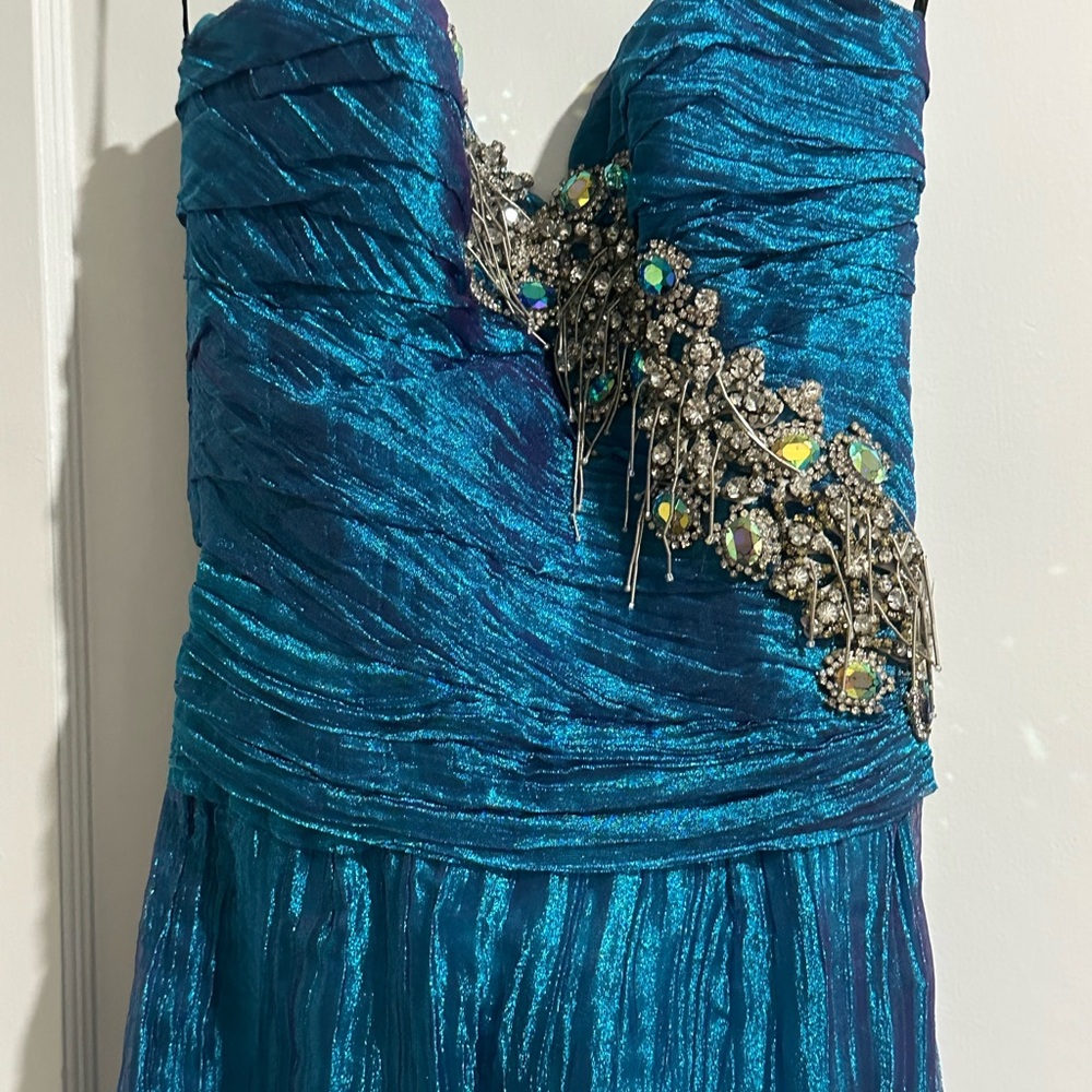 Elegant Blue Prom Dress with Embellishments